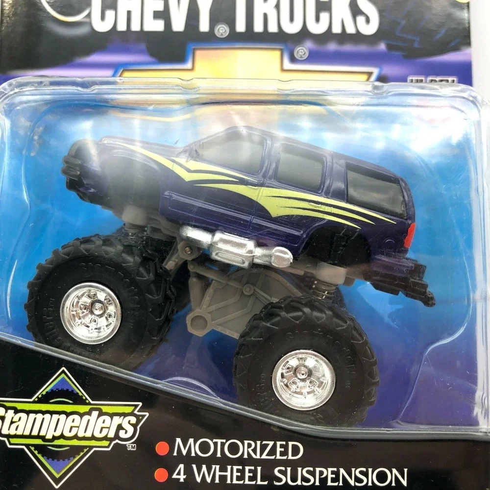 Muscle Machines HI-REV Motor Chevrolet Chevy Tahoe‎ Lifted 4x4 SUV Purple 1/64